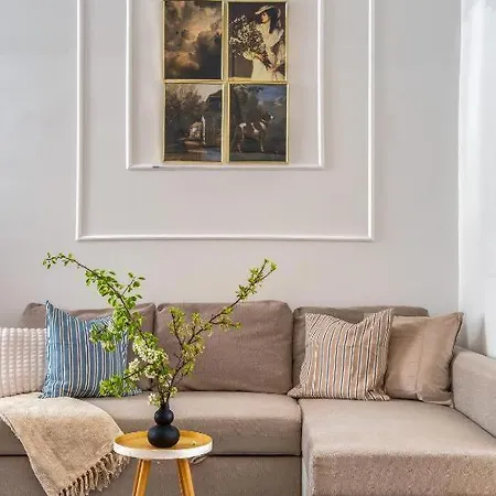 Tango Budapest- Your In Downtown *